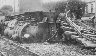 Boum le train. Boum le train.